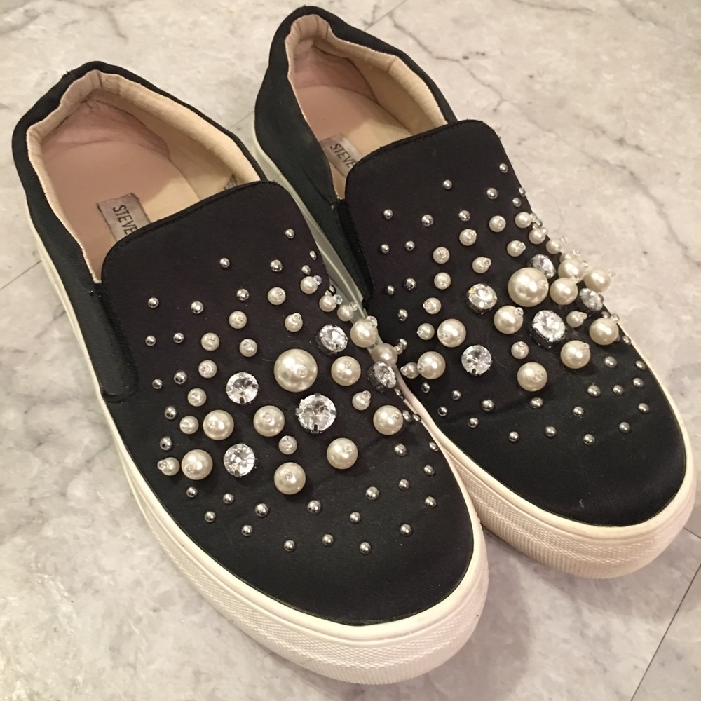 STEVE MADDEN PEARL AND CRYSTAL SLIP ON SNEAKERS